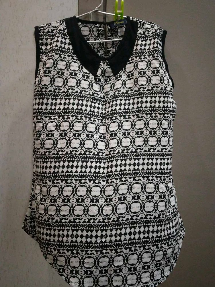 Patterned Sleeveless Top(size 44)