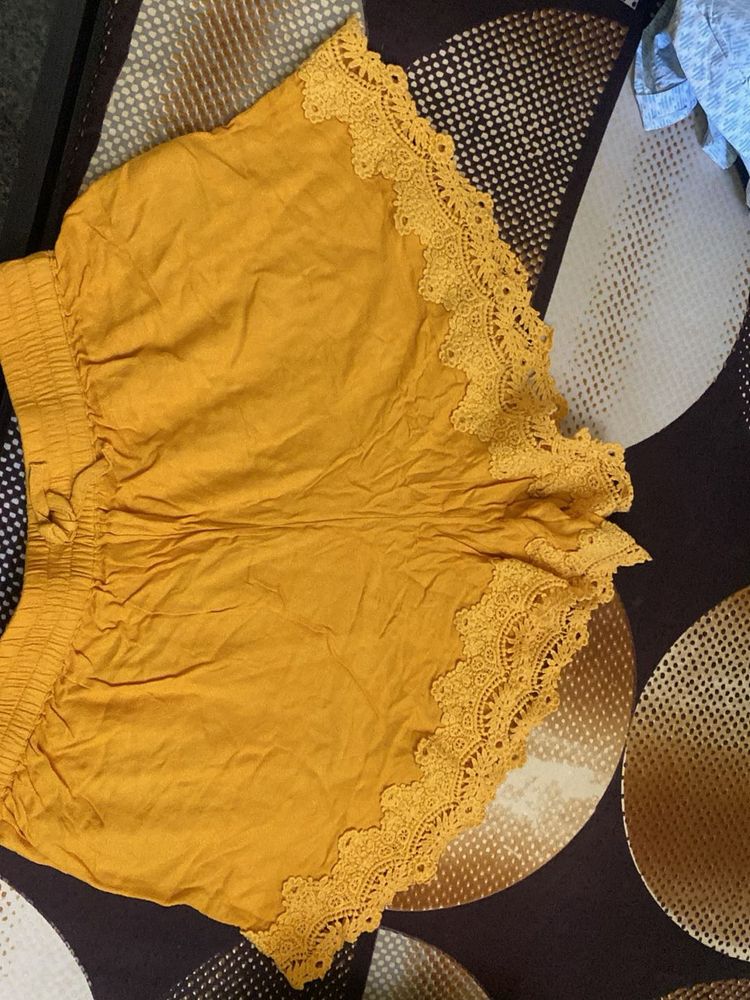 Cute Mustard Lace Shorts