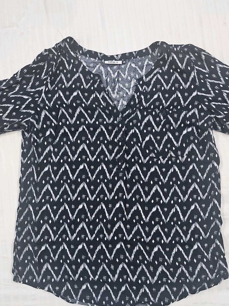Patterned V-Neck Top