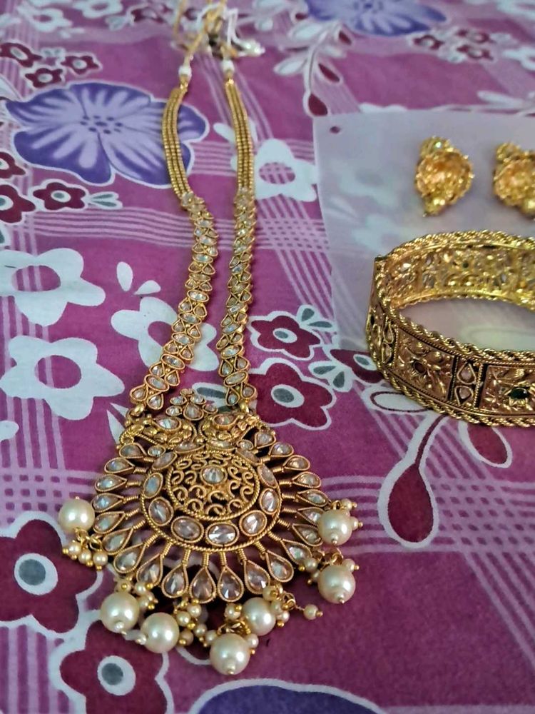 Elegant Gold-toned Jewelry Set