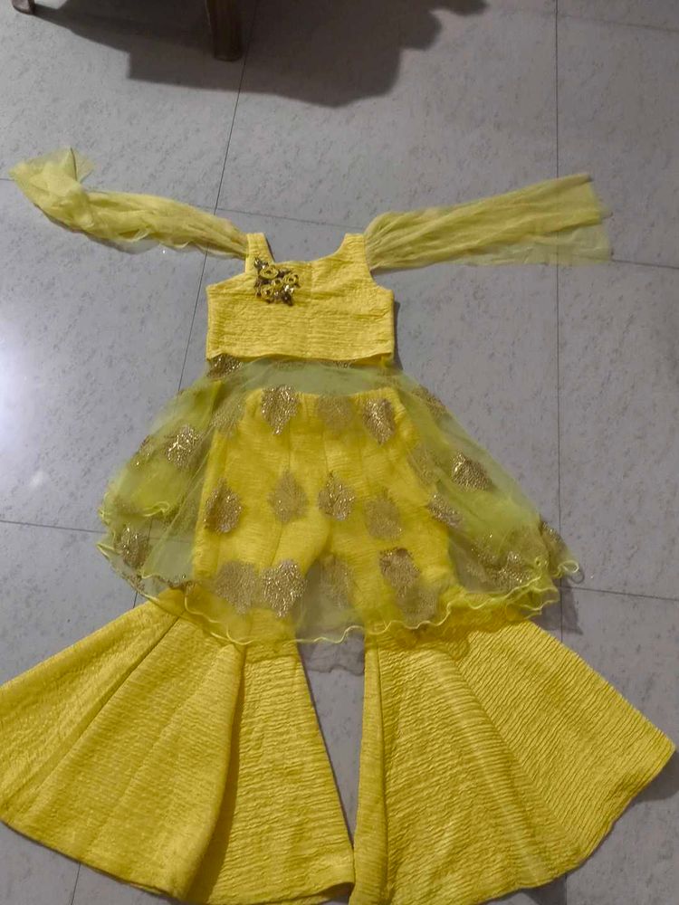 Cute Yellow Girls Clothing Set
