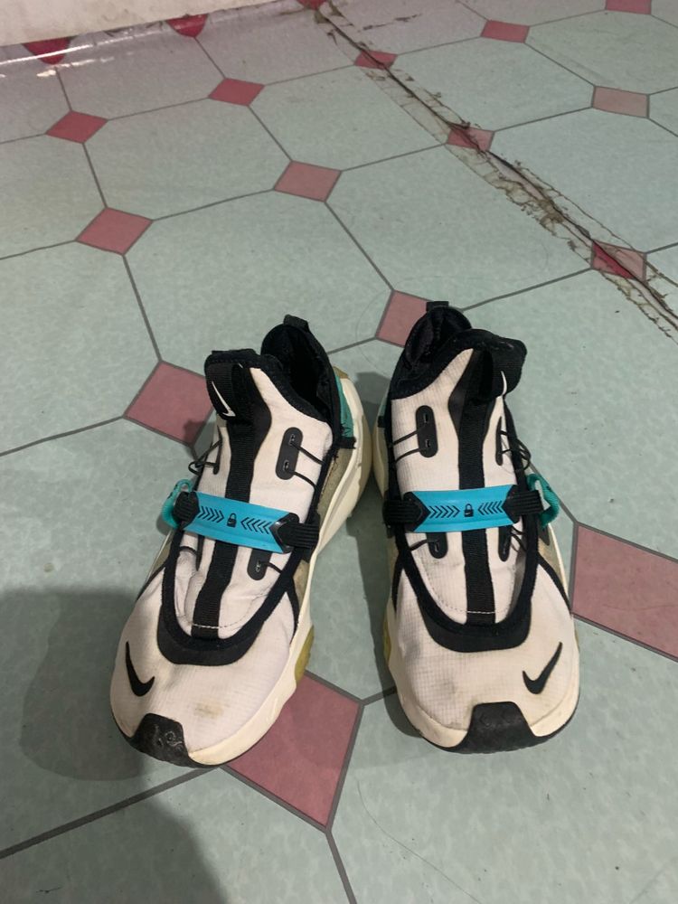 nike sport shoe