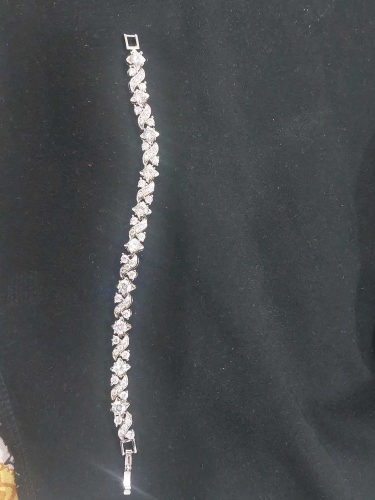 Sparkling Silver Leaf Bracelet
