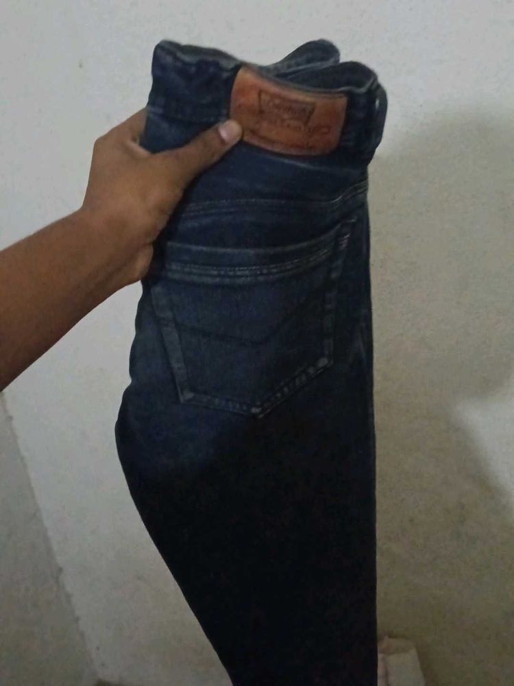 Levi&#39;s Dark Wash Jeans