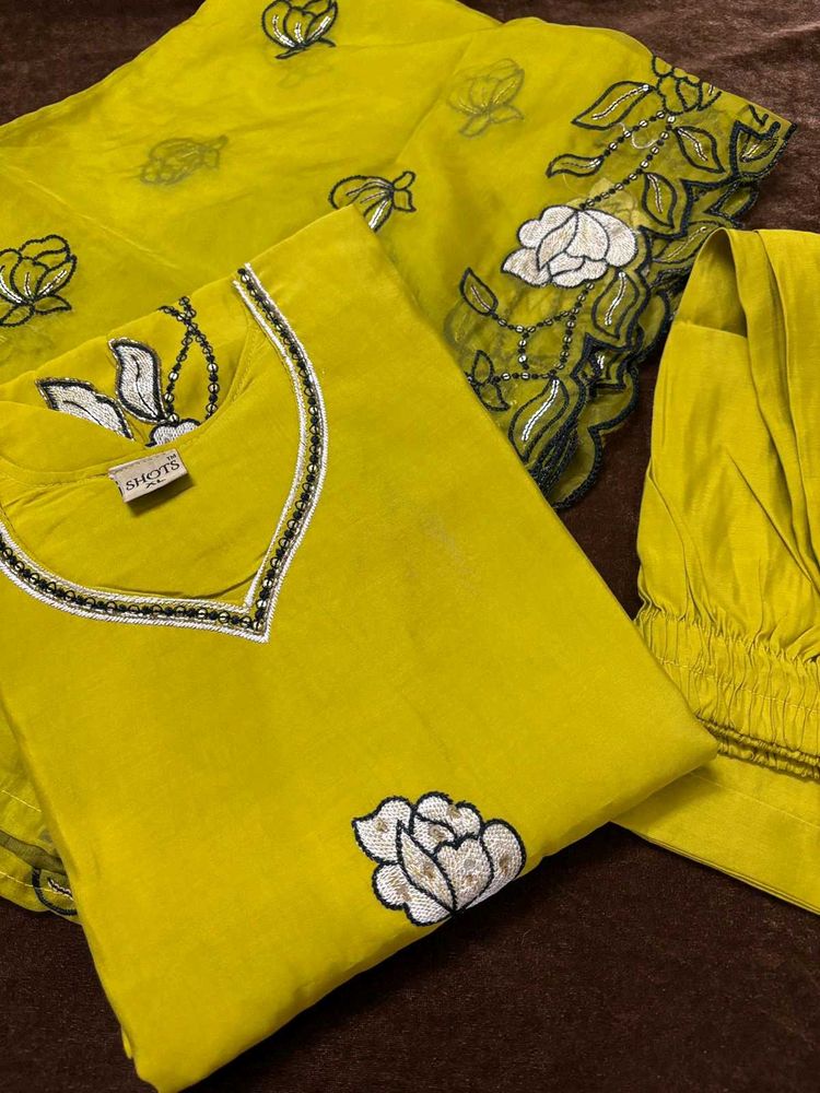 New With tag Elegant Yellow Kurta Set