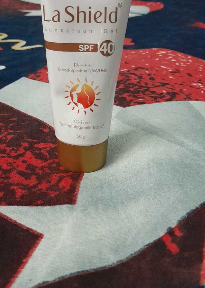 La Shield SPF 40 Sunscreen