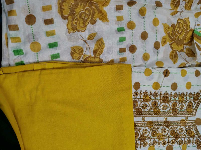 Elegant yellow unstichted suit with printed cotton