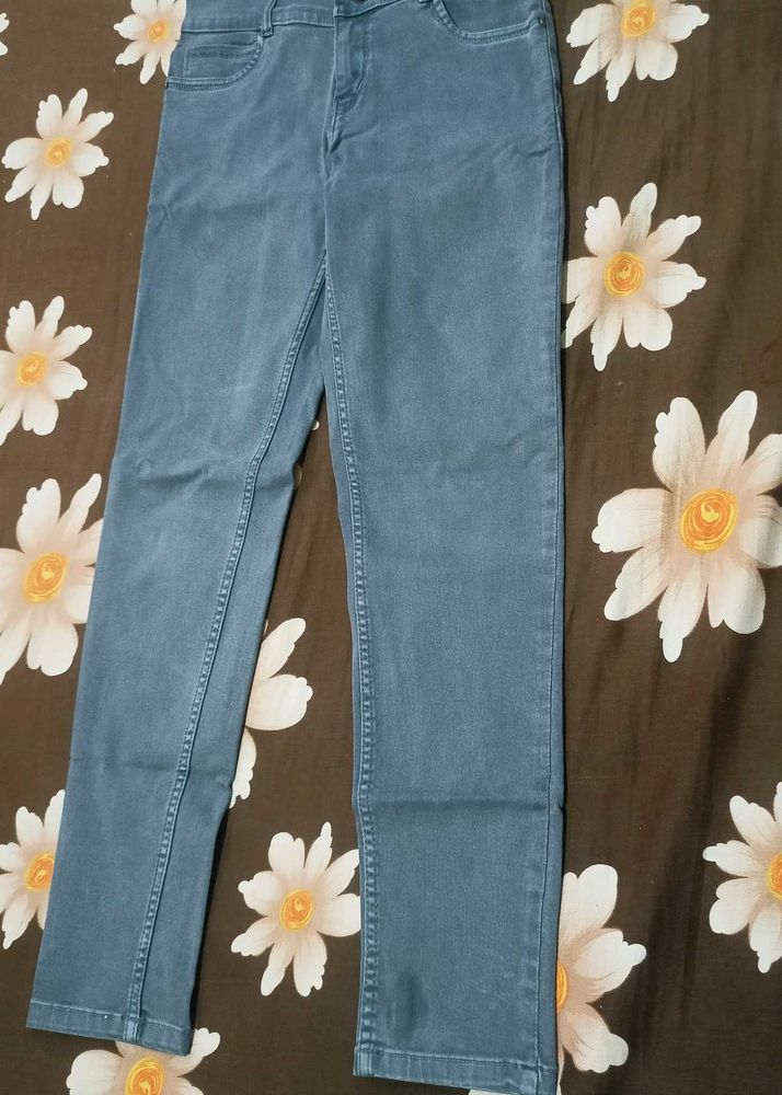 Highly Stretchable Skinny Jeans For Women