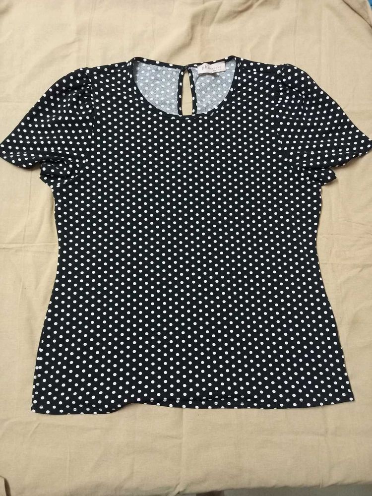 Women&#39;s Black Polka Dot Top With Round Neck