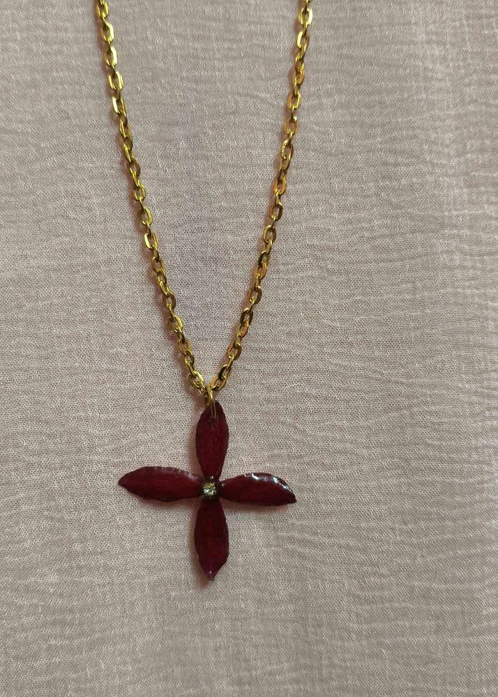 Real flower pendent with chain