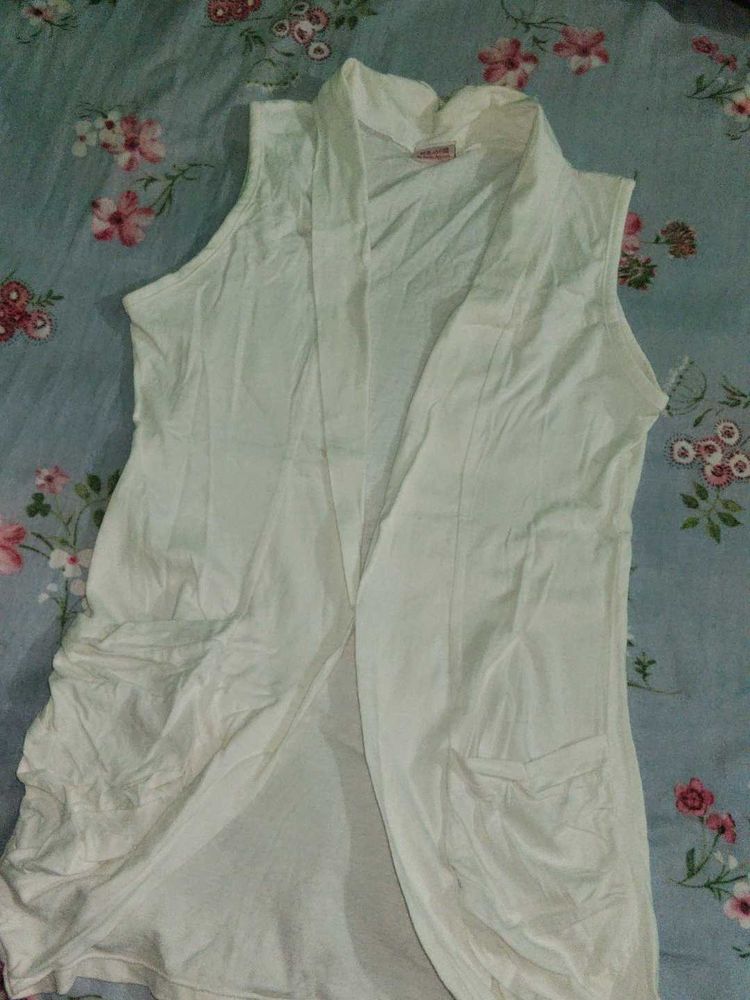 Sleeveless white Cardigan