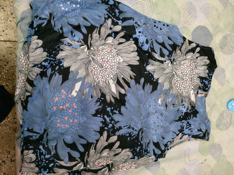 Floral Print sleevless top for women in xl size