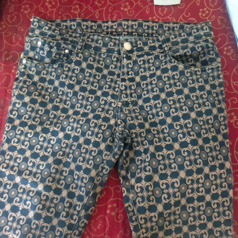 Women&#39;s Floral Denim In Good Condition