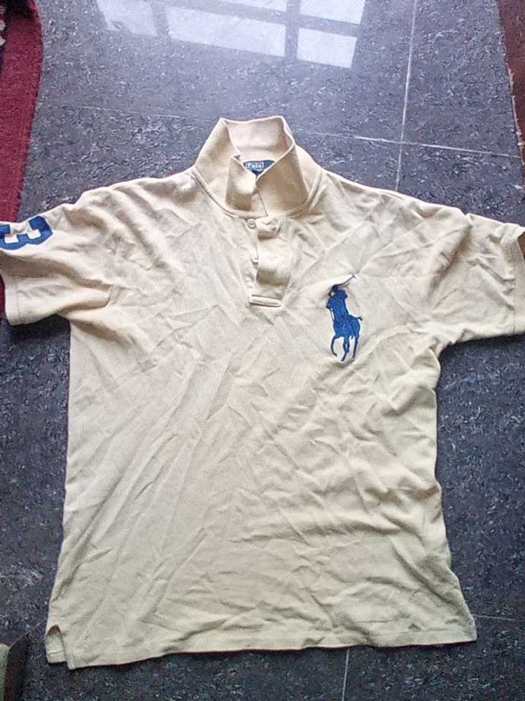 {{T-shirt -- M}} Polo