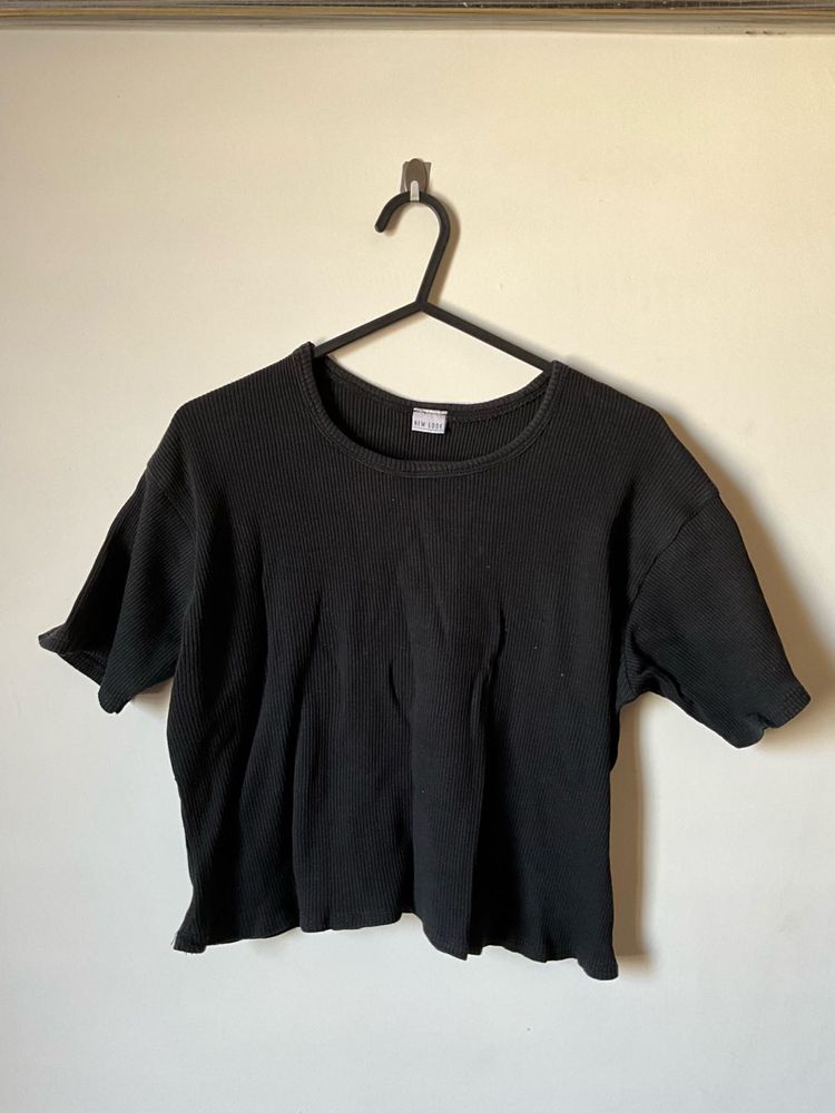 New look short Black Ribbed Cropped Top  🖤