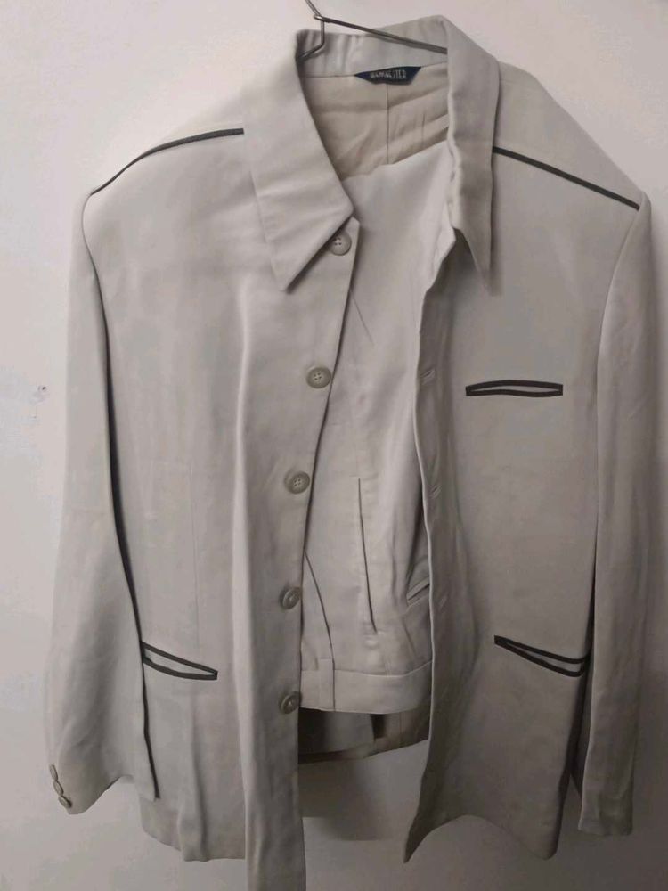 Classic Suit Set - Sophisticated Style Cream