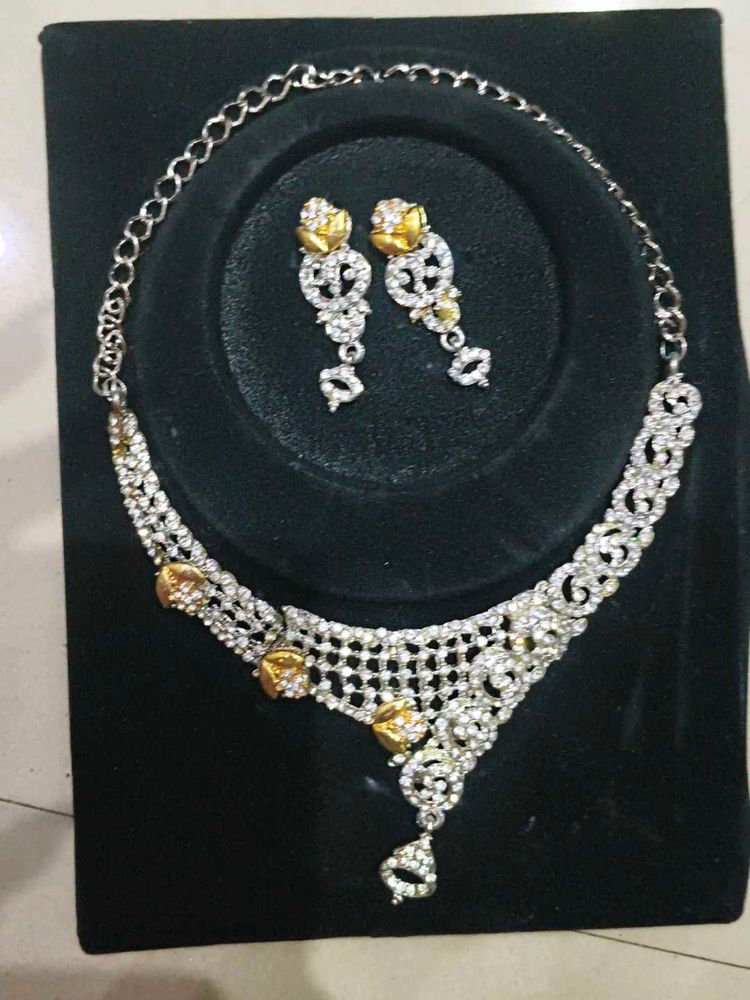 Sparkling Necklace &amp; Earring Set