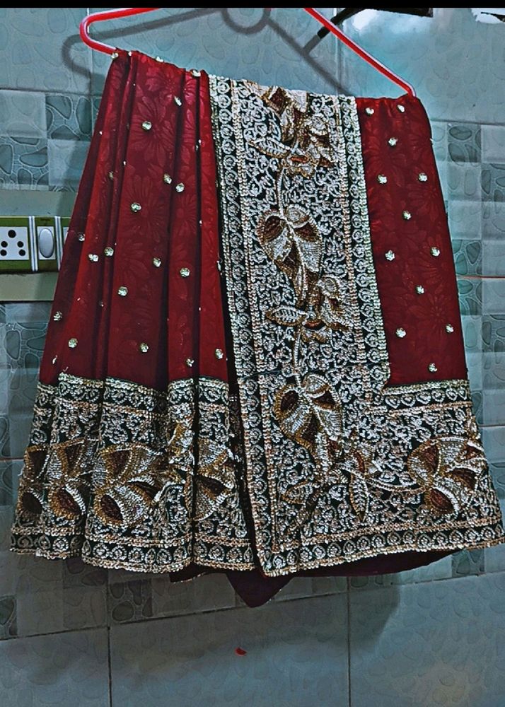 RED WEDDING SAREES EMBROIDERY