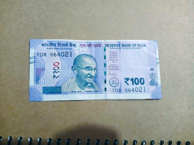 100 Indian Rupee Banknote Slightly Error At Bottom