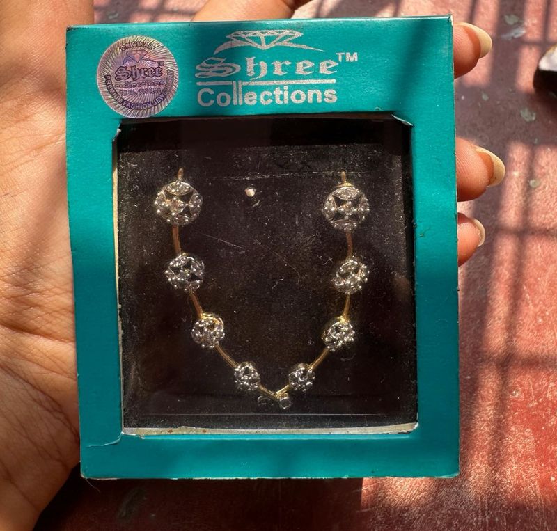 Fashionable earring…