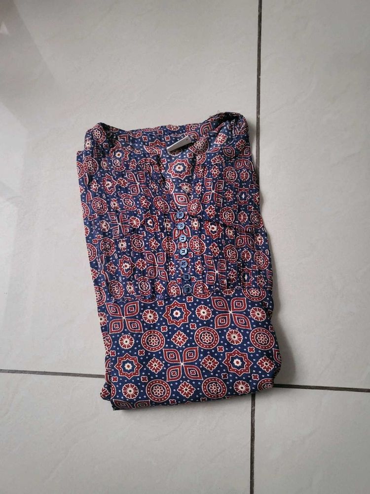Patterned Women&#39;s Top