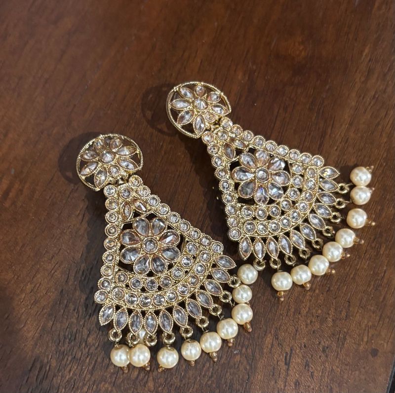 Earring - Elegant Stonework