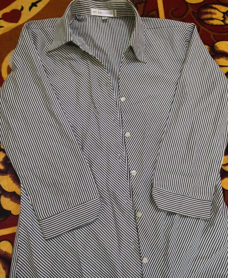 Women&#39;s Shirt.You Can Style Accordingly