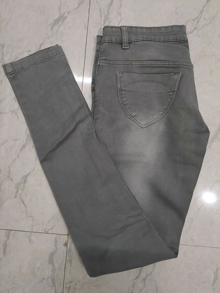 A Perfect Grey Jeans!