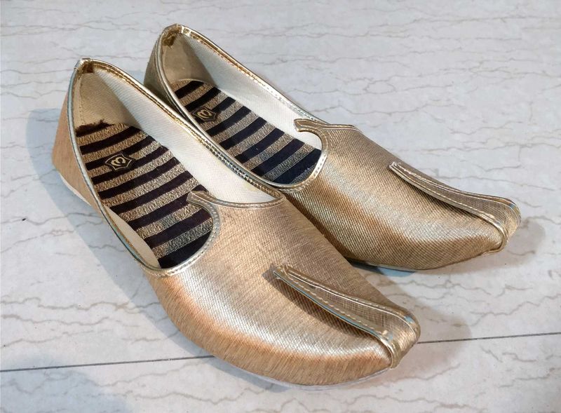 Manyavar Brown Golden Jooti