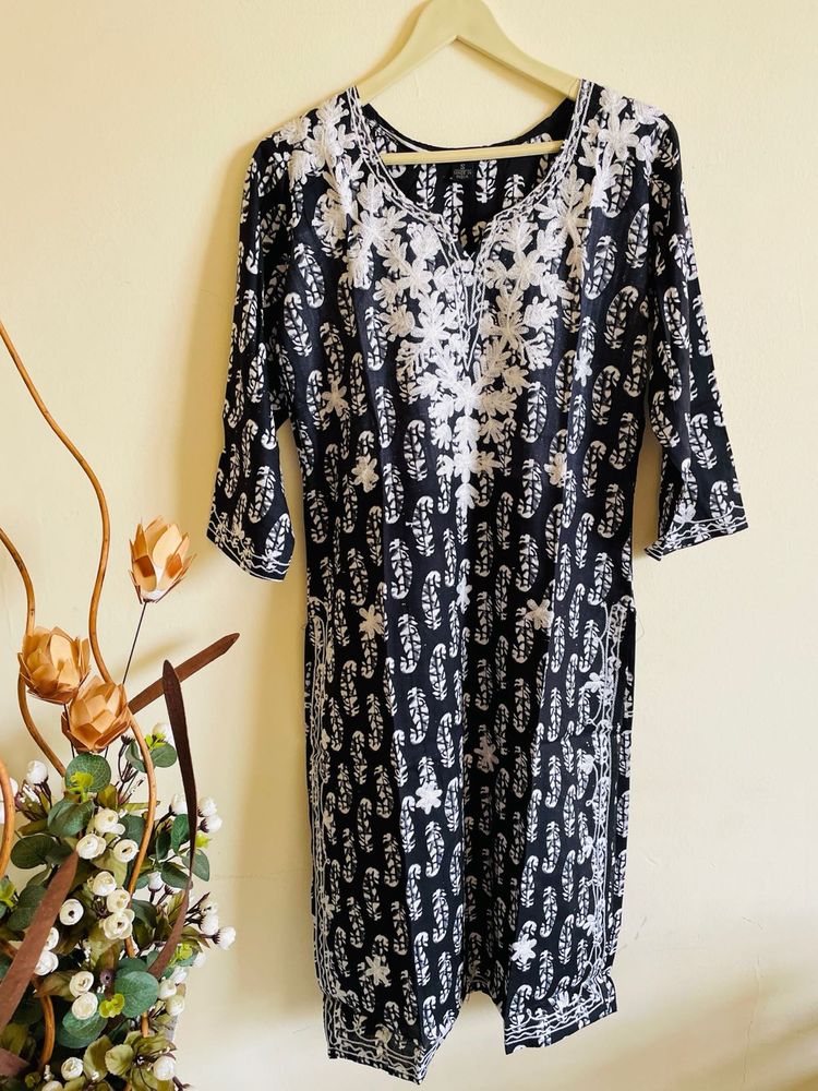 Elegant Embroidered Kurta