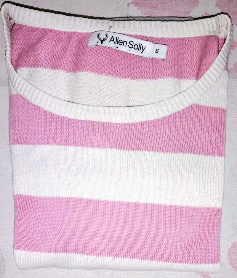 A Sweat Shirt Of Half Sleeve For Women