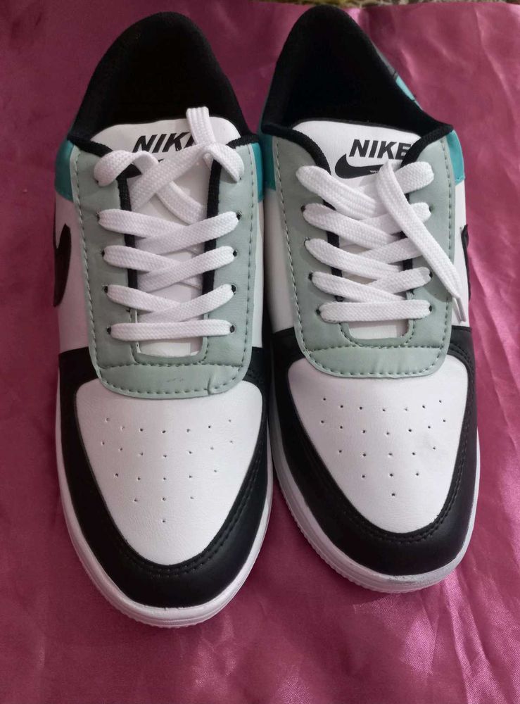 New &amp; Unused Men Casual Sneakers