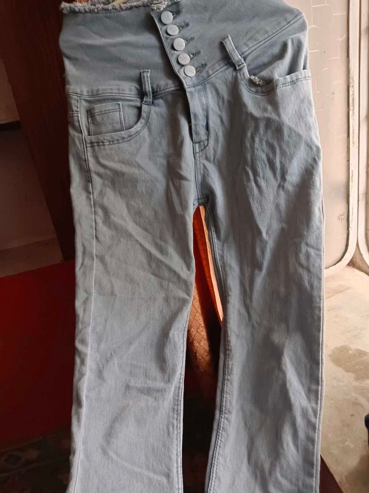 Button Jeans