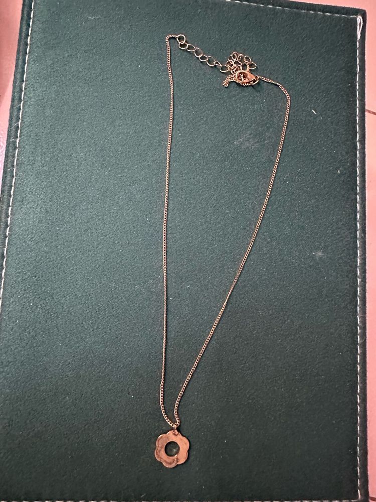 Elegant Flower Pendant Necklace