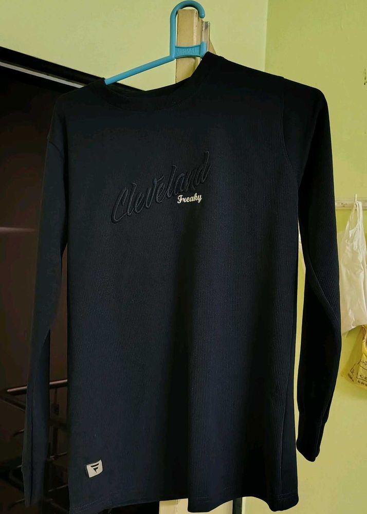Black T-SHIRT