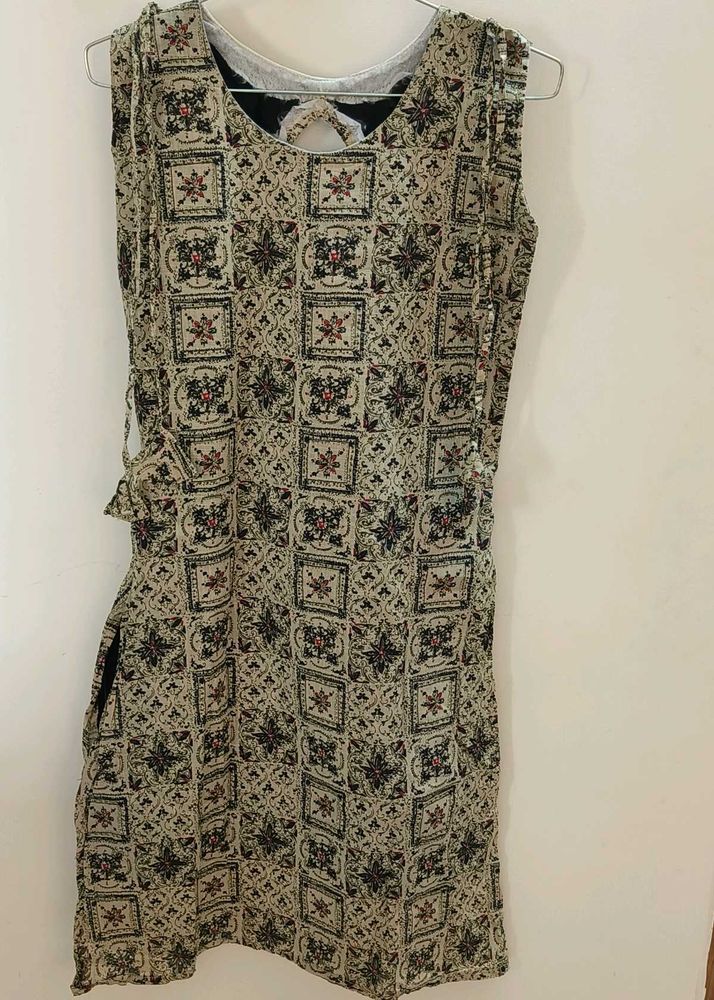 Patterned Sleeveless Kurta