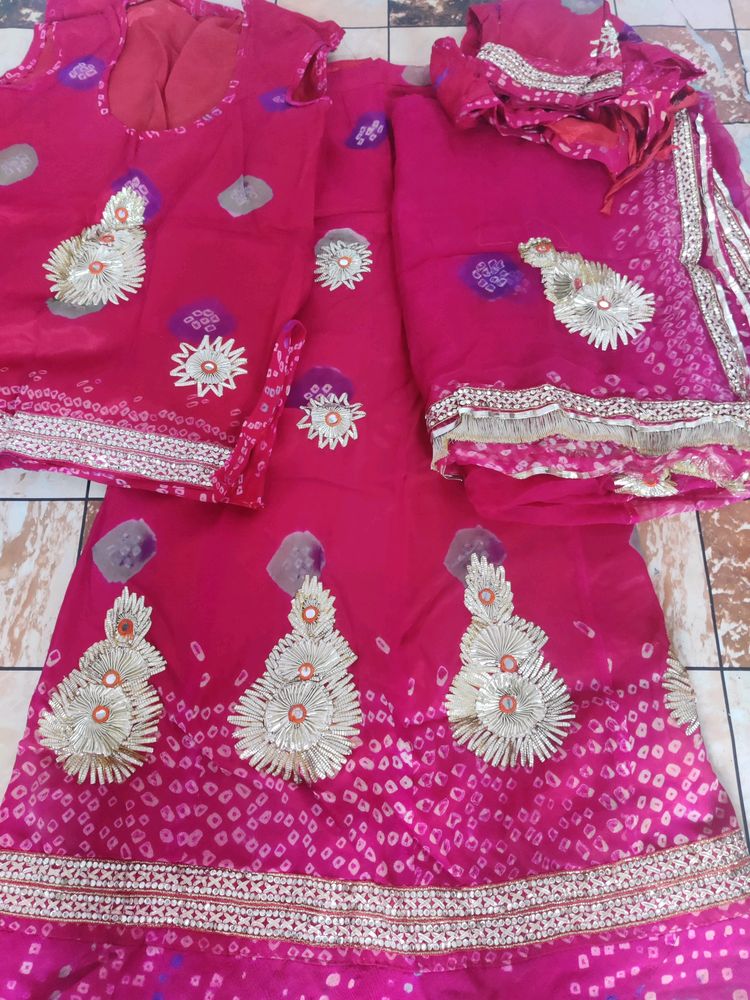 Rajpooti, Bandhej Beautiful Poshak