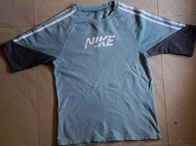 Nike Two-Tone T-Shirt