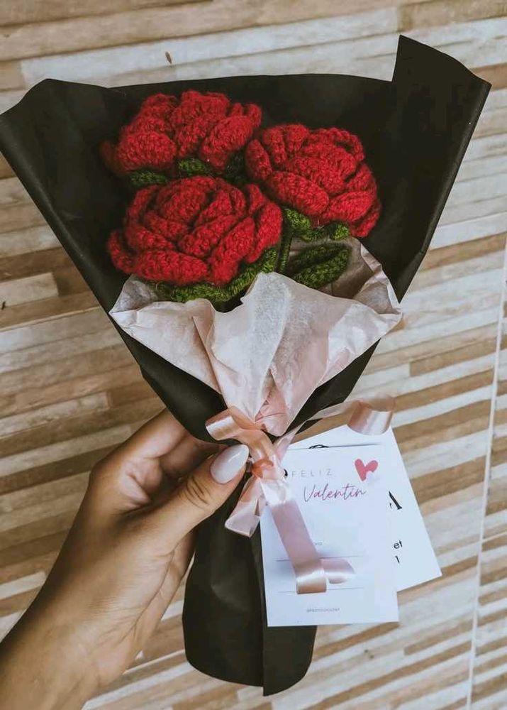 Rose crochet bouquet