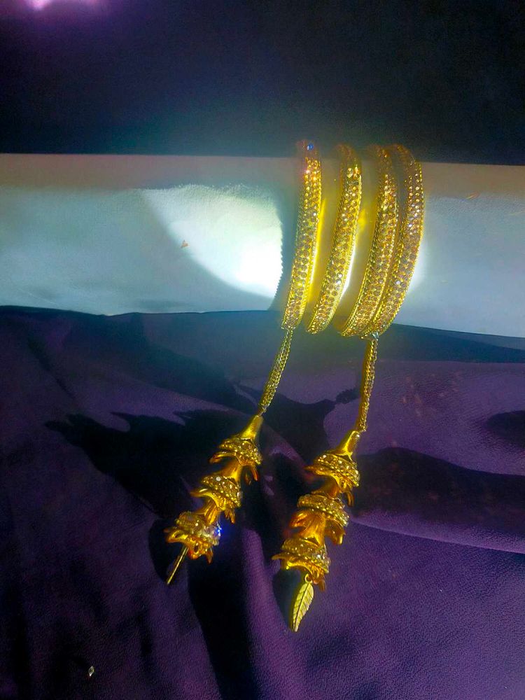 Golden sparkling latkan Bangles