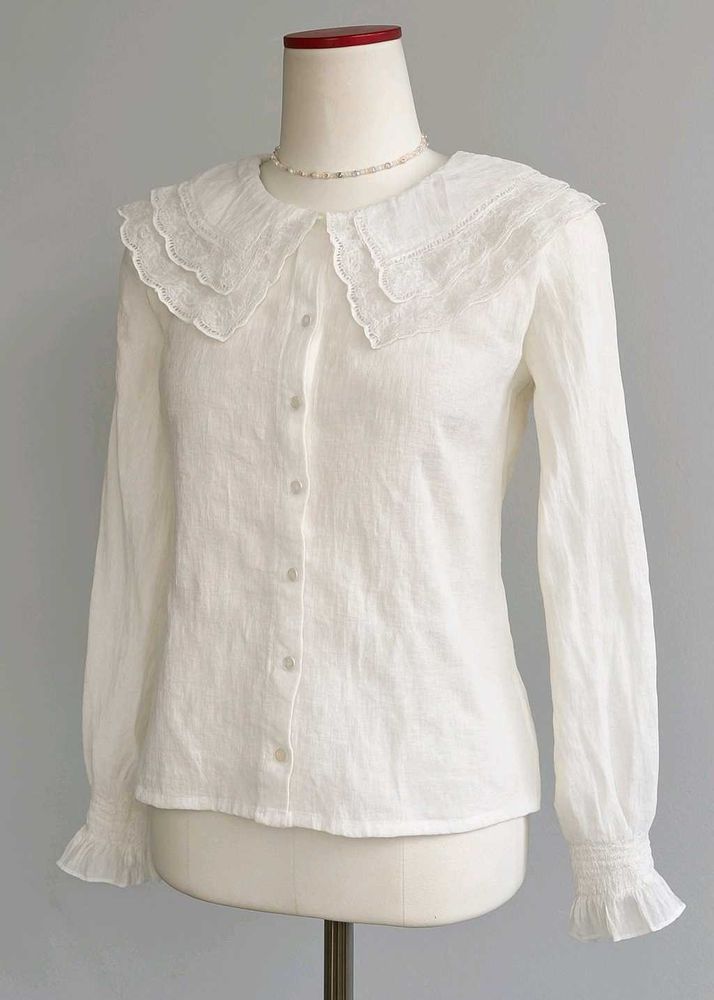 Victorian-style lace Shirt with a Peter Pan Collar