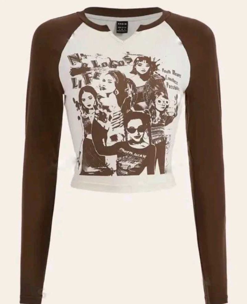 Grafic Printed Long Sleeve Crop Top