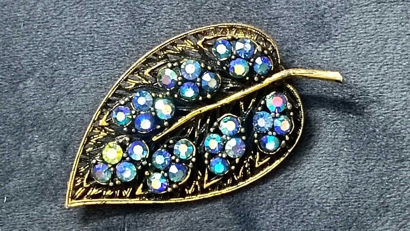 Vintage Leaf Brooch