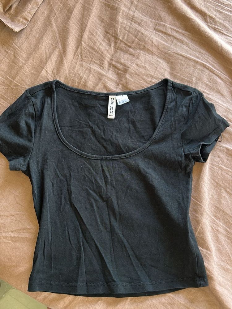 H&amp;M Black Fitted Crop Top