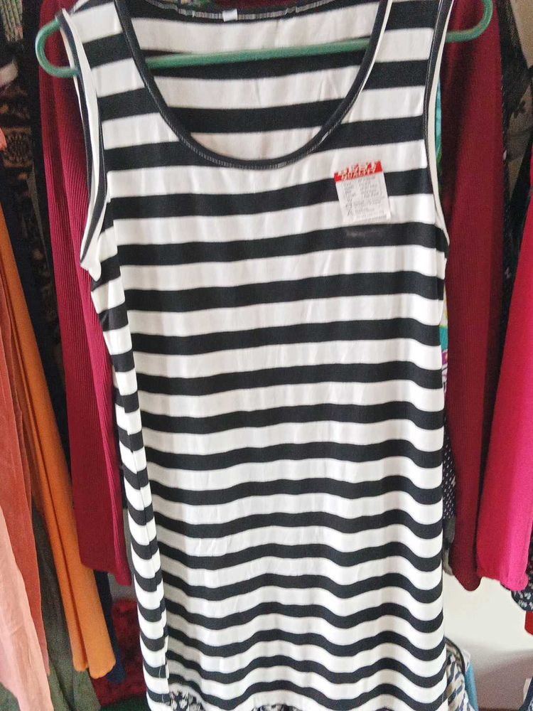 Stripped Sleeveless T-shirt