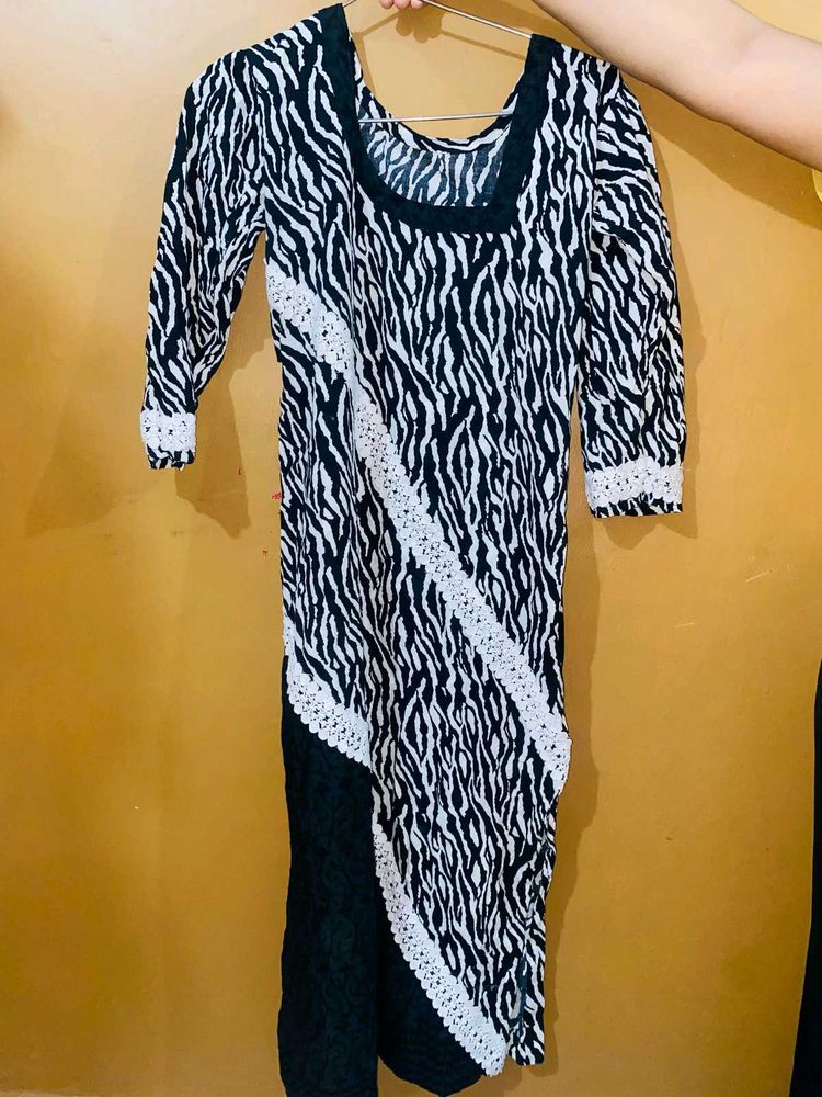 5 Combo Dress, Suit Wth Pants+ 1 Black Pant