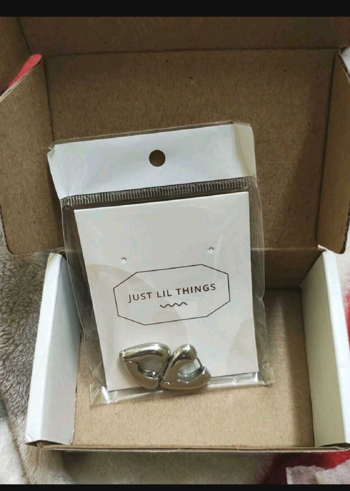 Just little things Heart Earrings New