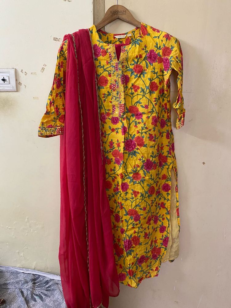 SVRNAA Floral Kurta Set