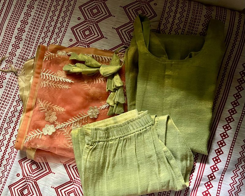 Green Kurta Set And Shawl ✨