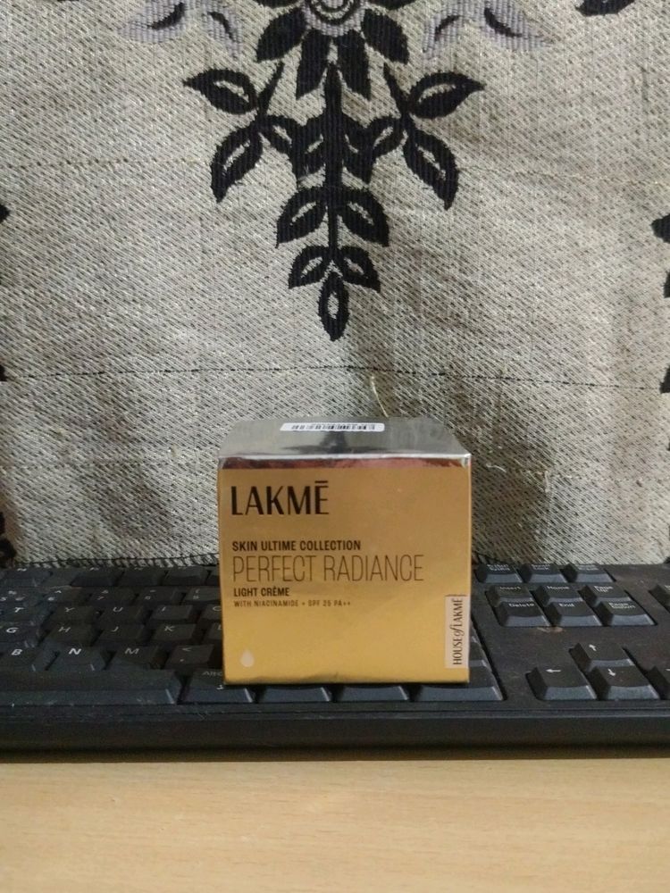 Lakme Perfect Radiance Light Cream